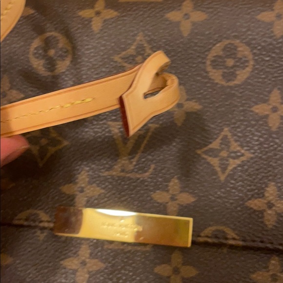 Louis Vuitton MM Monogram Favorite - Picture 13 of 14